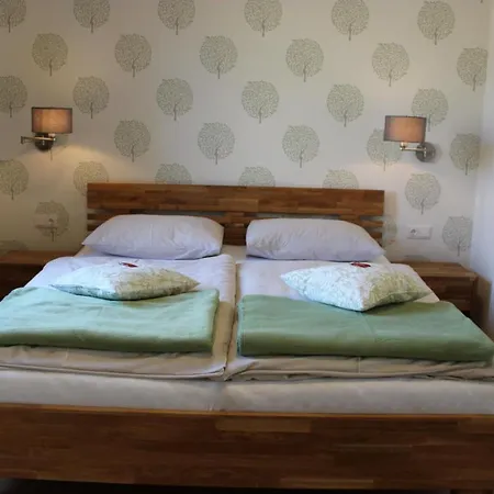 Gruener Baum Kirchberg am Wechsel