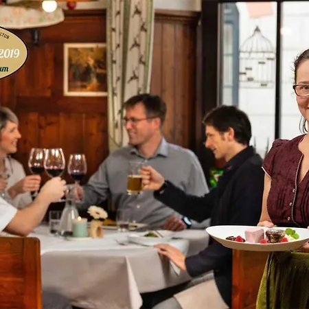 Gasthof Gruner Baum 3*