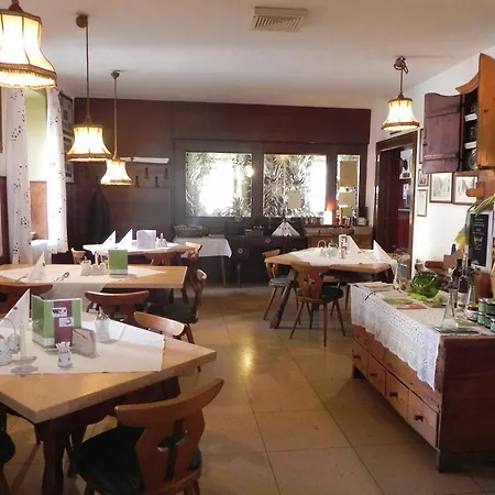 Gruener Baum Fogadó Kirchberg am Wechsel