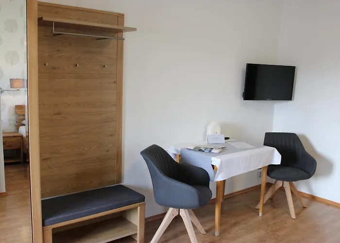 Gruener Baum Kirchberg am Wechsel