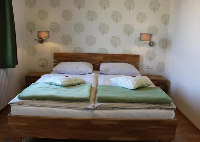 Gruener Baum Kirchberg am Wechsel